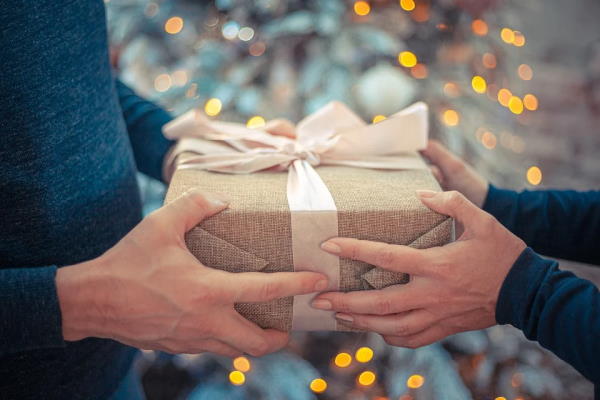 Božić i pokloni – tradicija darivanja za Božić
