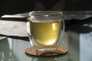 Čaj od komorača – djelovanje, nuspojave i koliko čaja piti