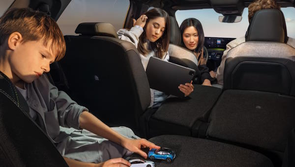 Auti s tri sjedala nazad