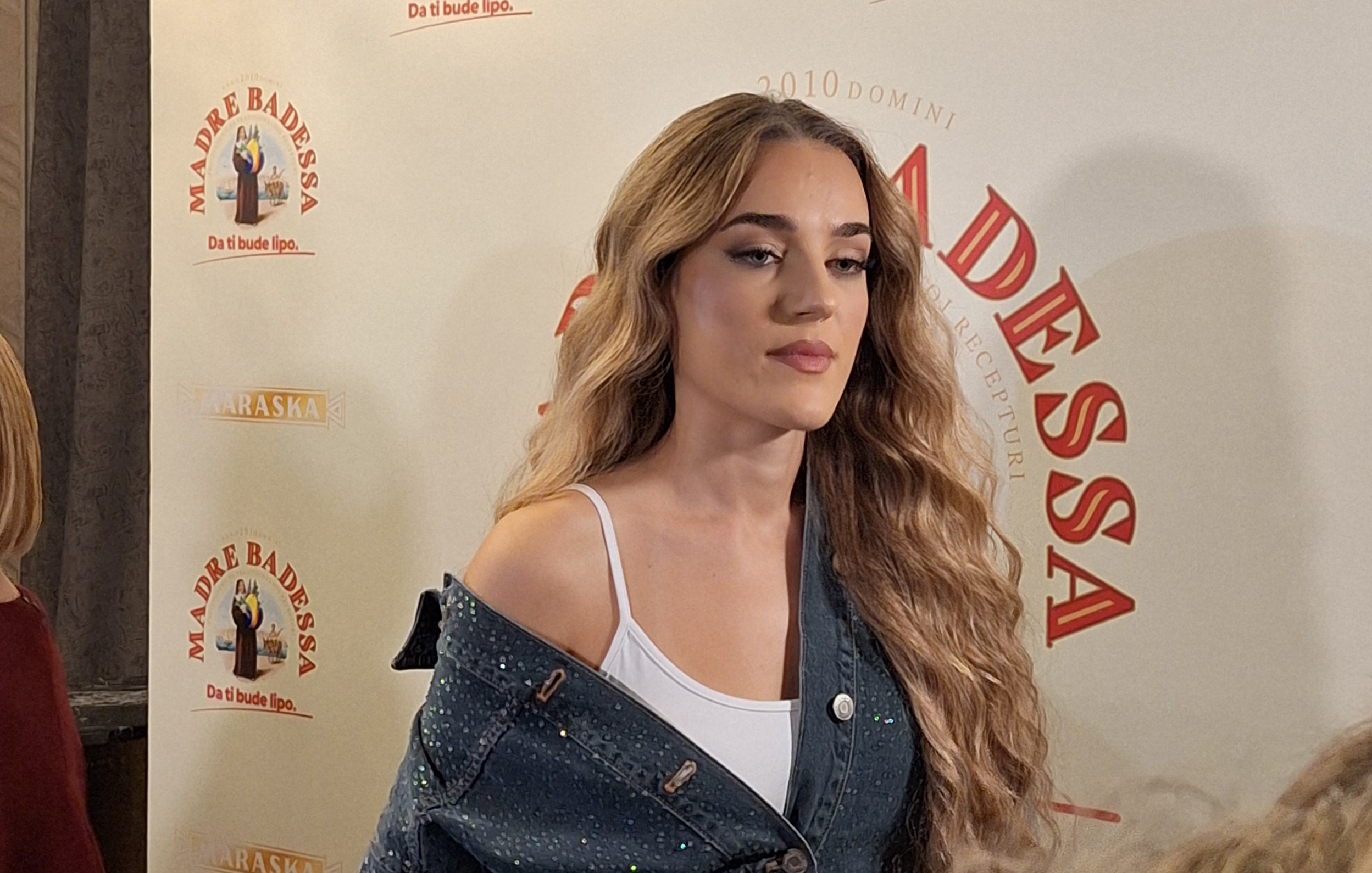 Službeno predstavljena nova pjevačica Magazina