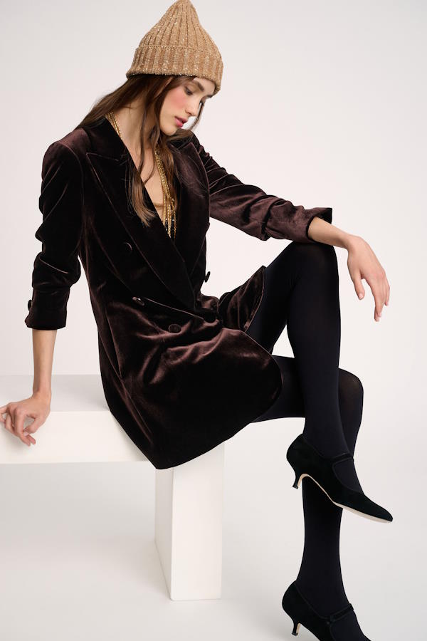 Pliš i baršun u zimskoj modi – što je moderno i kako kombinirati odjeću